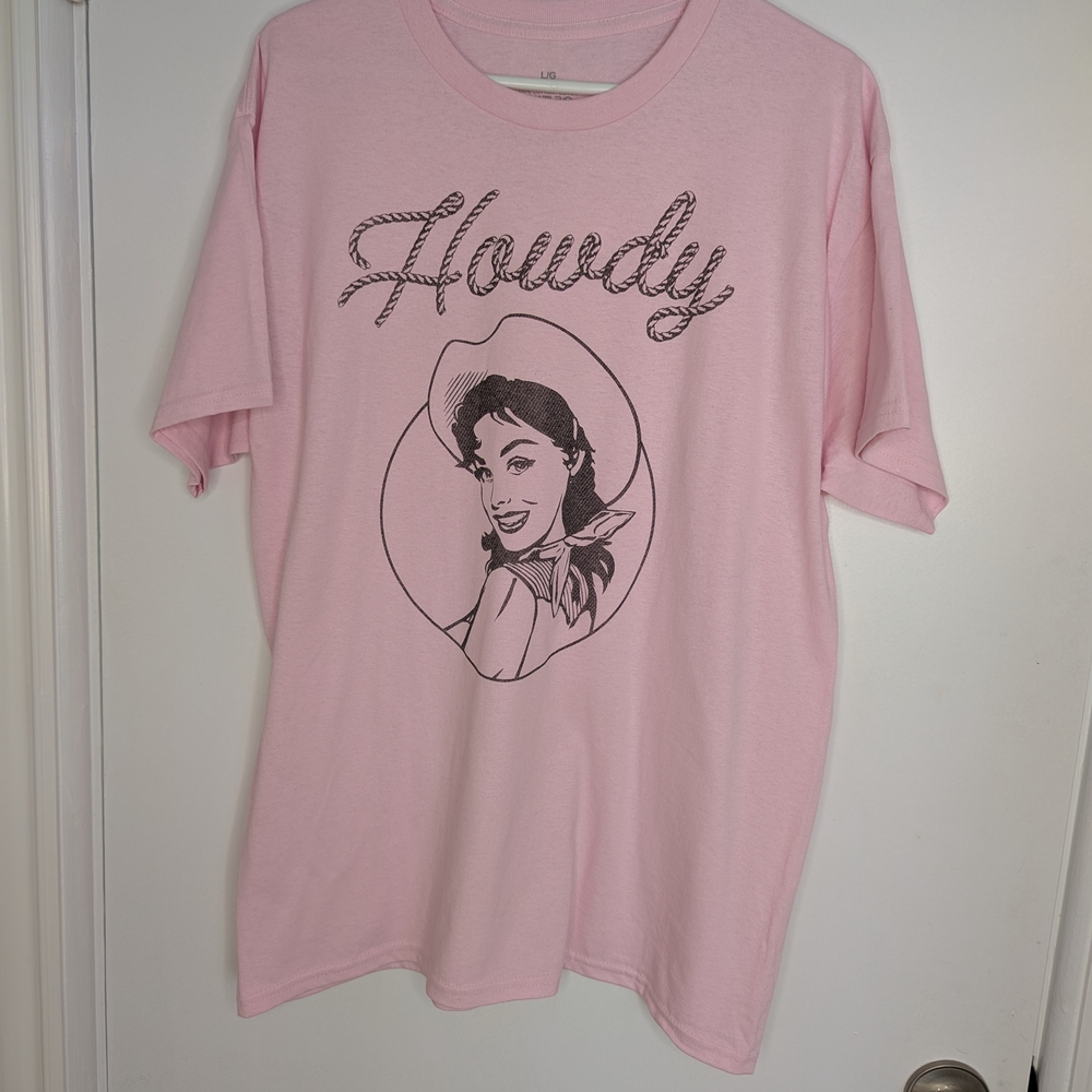 PINK COWGIRL “HOWDY” GRAPHIC TSHIRT, WOMENS SIZE LARGE